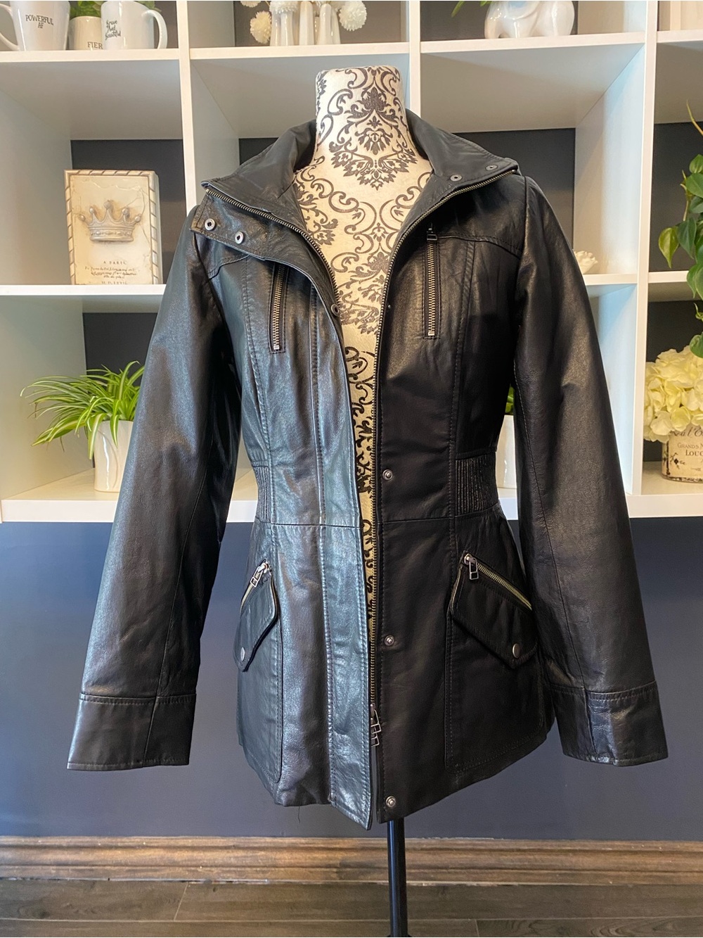 Gorgeous Danier Hooded Thinsulate-Lined Black Leather Snap/Zip Jacket Size XS